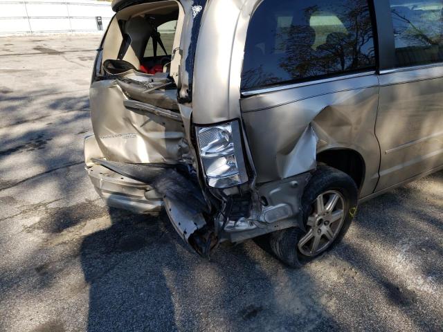 Photo 9 from auction – 2008 CHRYSLER TOWN & COU with VIN 2A8HR54PX8R762730