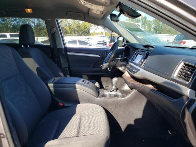 Photo 5 from auction – 2018 TOYOTA HIGHLANDER with VIN 5TDZARFH5JS037209