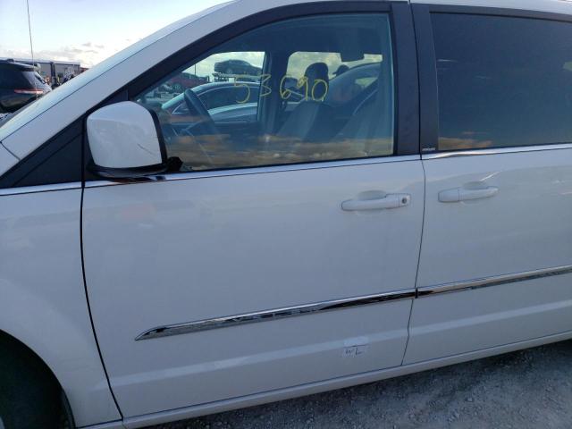 Photo 9 from auction – 2013 CHRYSLER TOWN & COU with VIN 2C4RC1BG4DR747935