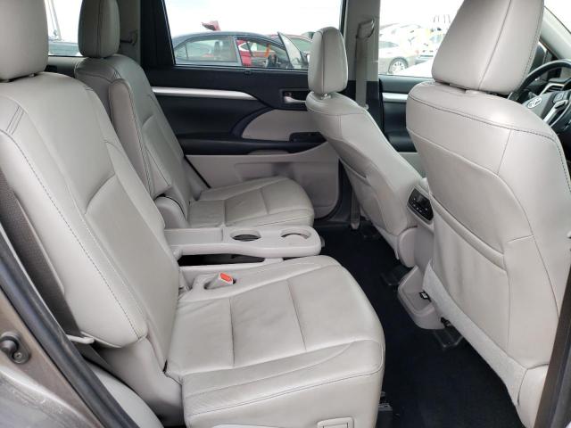 Photo 6 from auction – 2018 TOYOTA HIGHLANDER with VIN 5TDKZRFHXJS530572