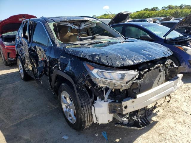 TOYOTA RAV4 XLE 2020 with VIN JTMP1RFV5LD059092 - Photo from auction