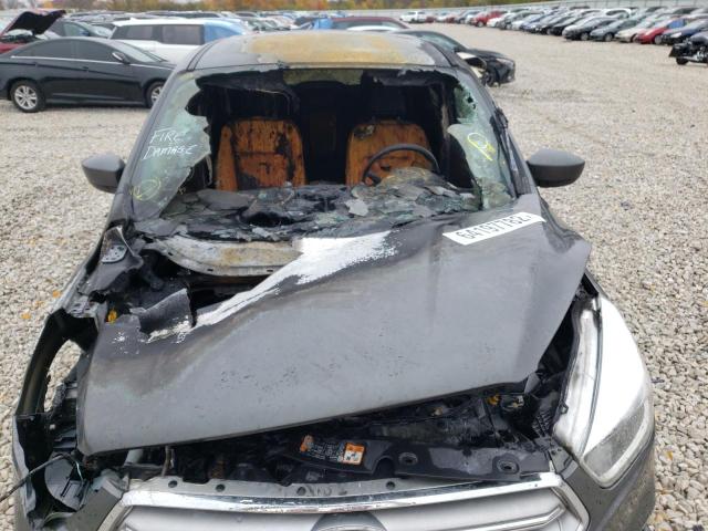 Photo 9 from auction – 2017 FORD ESCAPE SE with VIN 1FMCU9GD0HUA14589