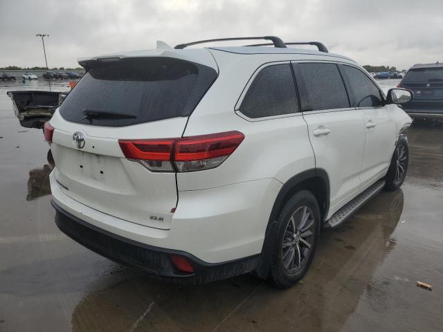 Photo 4 from auction – 2018 TOYOTA HIGHLANDER with VIN 5TDKZRFH3JS550307