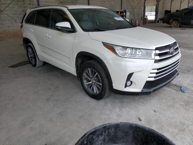 TOYOTA HIGHLANDER 2018 z numerem VIN 5TDKZRFH3JS543681 - Zdjęcie z aukcji