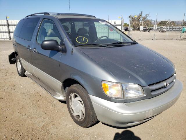 TOYOTA SIENNA LE 1998 with VIN 4T3ZF13C2WU060450 - Photo from auction