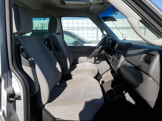 Photo 5 from auction – 2003 VOLKSWAGEN VANAGON with VIN WV2MB47023H043691
