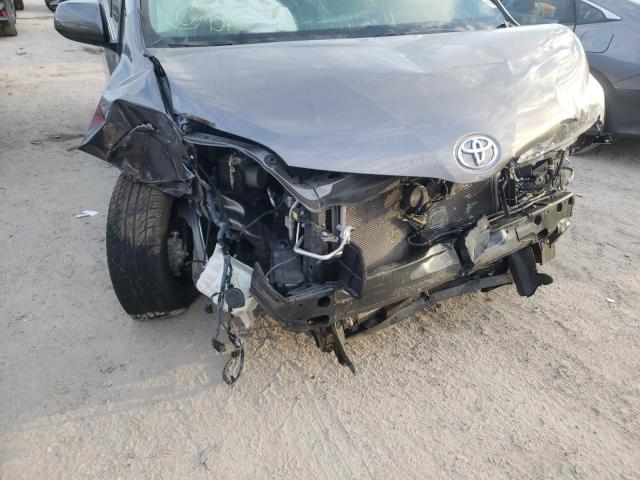Photo 9 from auction – 2017 TOYOTA SIENNA XLE with VIN 5TDYZ3DC7HS842311