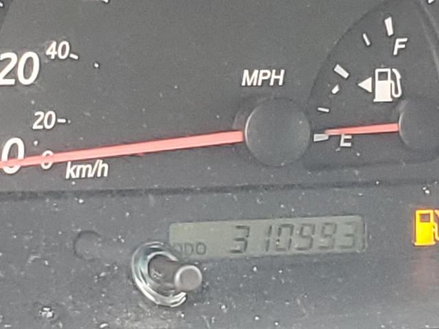 Photo 8 from auction – 2002 TOYOTA CAMRY LE with VIN JTDBE32K620063200