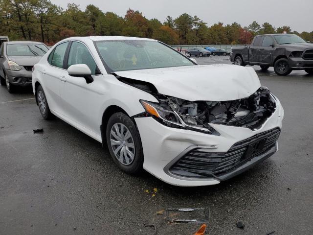 TOYOTA CAMRY LE 2022 with VIN 4T1C31AK7NU598271 - Photo from auction