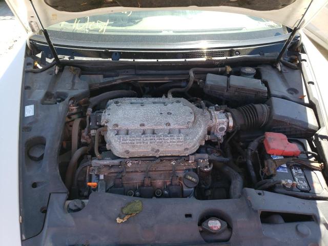 Photo 7 from auction – 2005 ACURA RL with VIN JH4KB165X5C005724