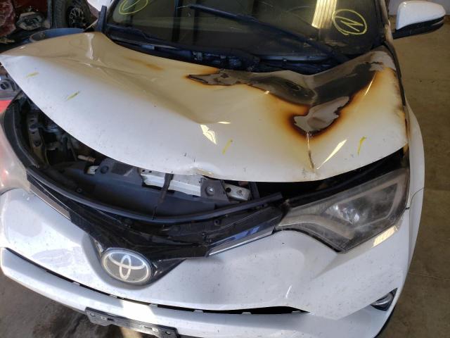 Photo 9 from auction – 2017 TOYOTA RAV4 XLE with VIN JTMRFREV4HJ704013