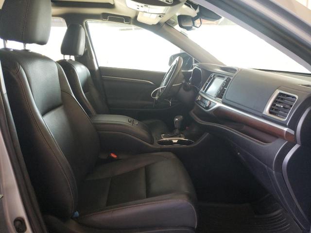 Photo 5 from auction – 2015 TOYOTA HIGHLANDER with VIN 5TDDKRFH8FS172361