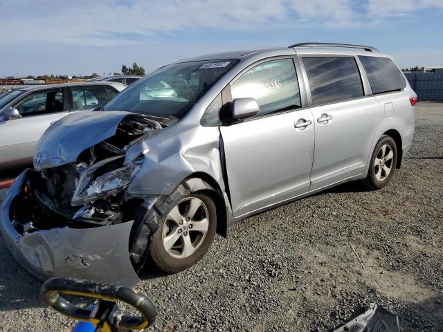 Photo 2 from auction – 2017 TOYOTA SIENNA LE with VIN 5TDKZ3DC4HS862196