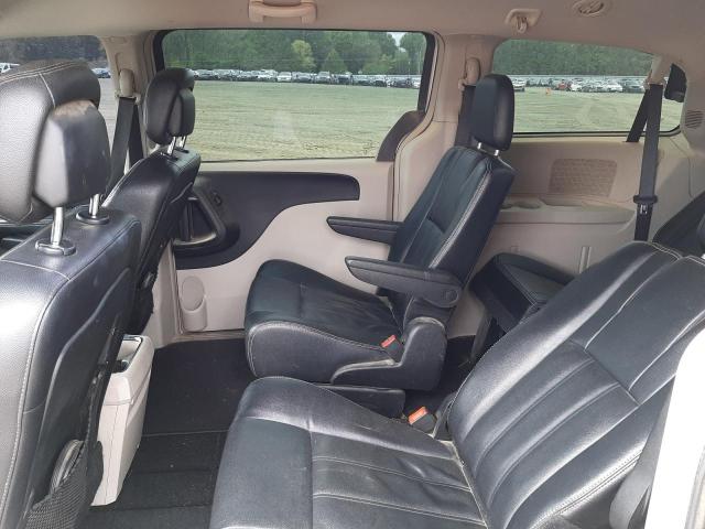 Photo 6 from auction – 2015 CHRYSLER TOWN & COU with VIN 2C4RC1BG5FR609162