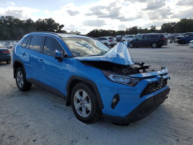 TOYOTA RAV4 XLE 2019 with VIN 2T3W1RFV8KW025600 - Photo from auction