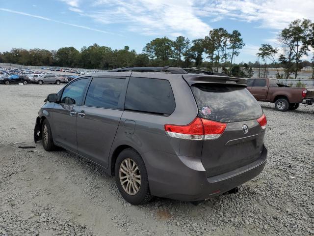 Photo 3 from auction – 2014 TOYOTA SIENNA XLE with VIN 5TDYK3DC2ES493719