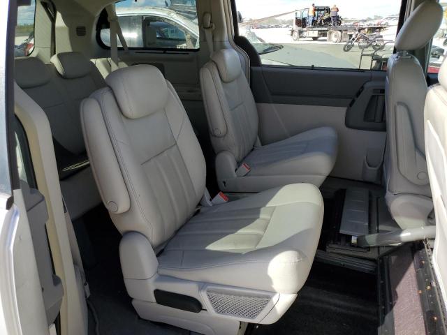 Photo 6 from auction – 2008 CHRYSLER TOWN & COU with VIN 2A8HR54P58R699259