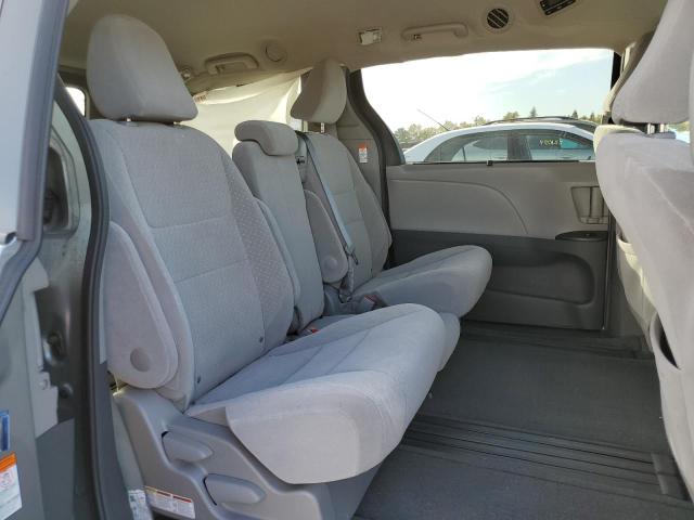 Photo 6 from auction – 2017 TOYOTA SIENNA LE with VIN 5TDKZ3DC4HS862196