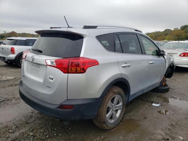 Photo 4 from auction – 2015 TOYOTA RAV4 XLE with VIN JTMWFREV4FJ048542