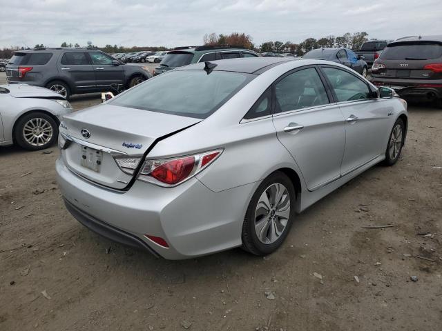 Photo 4 from auction – 2013 HYUNDAI SONATA HYB with VIN KMHEC4A48DA050520