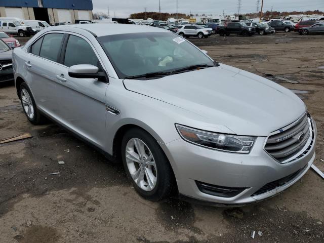 FORD TAURUS SEL 2019 مع رقم تعريف المركبة 1FAHP2E80KG110488 - صورة من المزاد