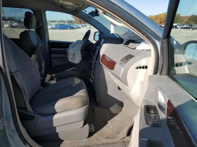 Photo 5 from auction – 2010 CHRYSLER TOWN & COU with VIN 2A4RR5D18AR357733