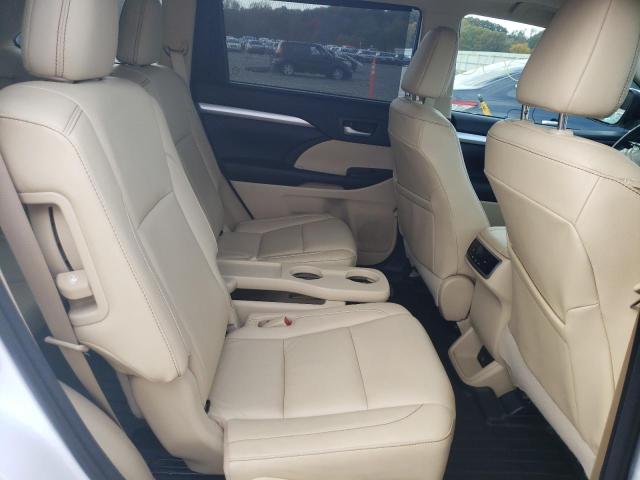 Photo 6 from auction – 2018 TOYOTA HIGHLANDER with VIN 5TDJZRFH8JS557510