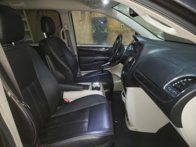 Photo 5 from auction – 2016 CHRYSLER TOWN & COU with VIN 2C4RC1BG8GR268714