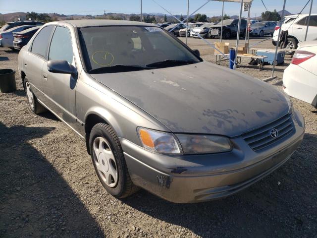 TOYOTA CAMRY LE 1998 with VIN JT2BF28K7W0140623 - Photo from auction