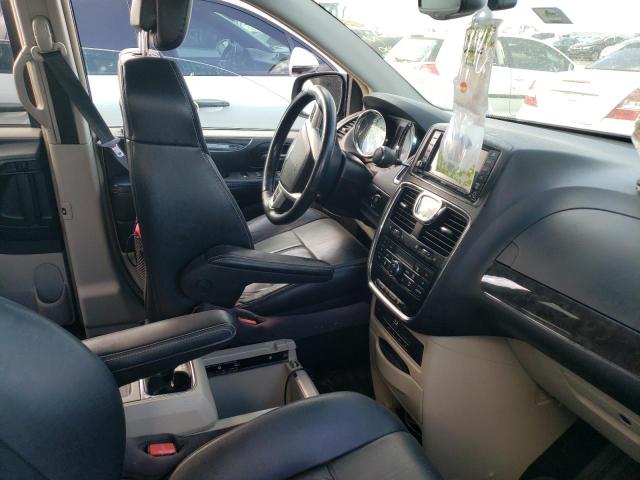 Photo 5 from auction – 2015 CHRYSLER TOWN & COU with VIN 2C4RC1GG0FR697353