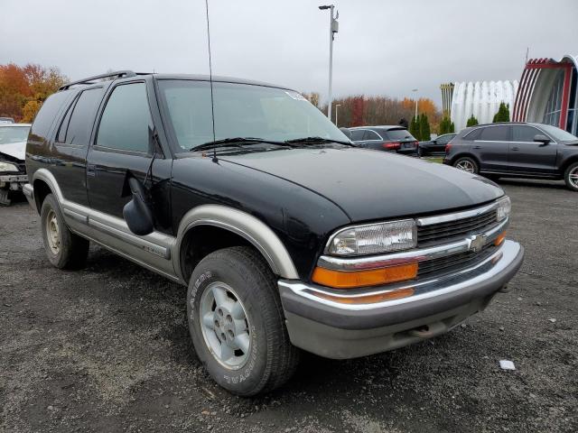 CHEVROLET BLAZER 1998 with VIN 1GNDT13W2W2145673 - Photo from auction