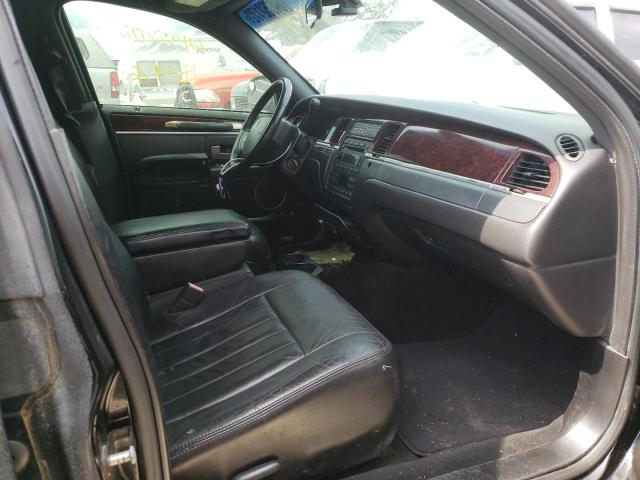 Photo 5 from auction – 2006 LINCOLN TOWN CAR E with VIN 1L1FM88W06Y601857