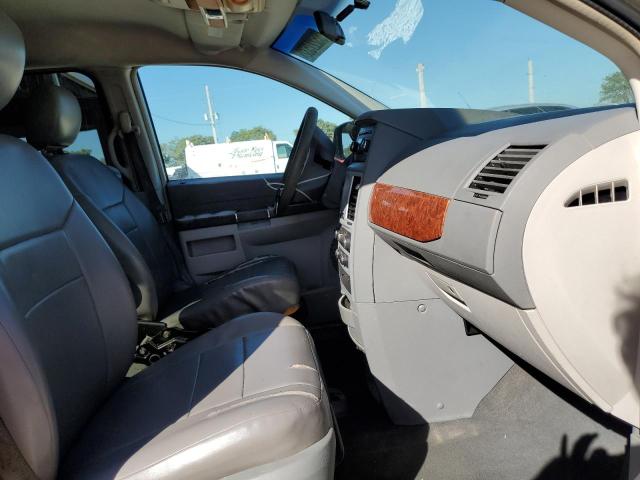 Photo 5 from auction – 2009 CHRYSLER TOWN & COU with VIN 2A8HR44E99R520716