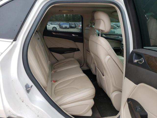 Photo 6 from auction – 2017 LINCOLN MKC RESERV with VIN 5LMCJ3C90HUL11110