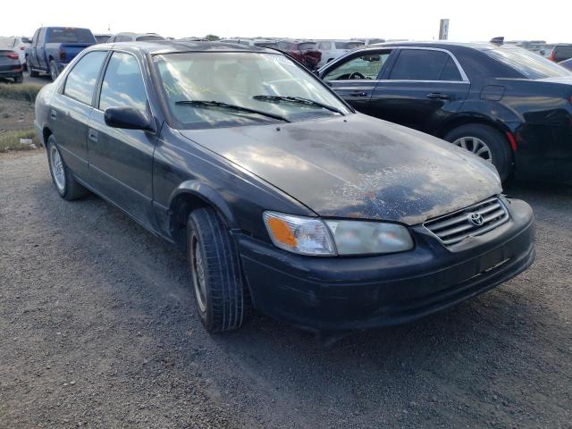 TOYOTA CAMRY CE 2000 with VIN 4T1BG22K0YU004743 - Photo from auction