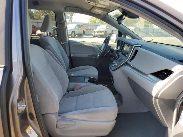 Photo 5 from auction – 2019 TOYOTA SIENNA LE with VIN 5TDKZ3DC0KS010791