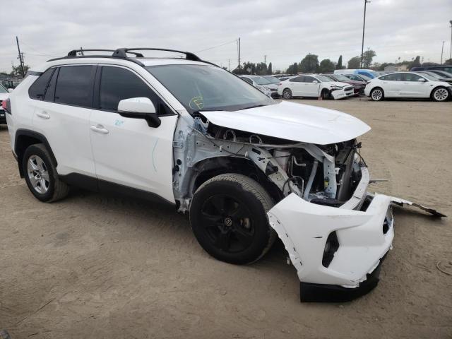 TOYOTA RAV4 XLE 2019 with VIN JTMW1RFV2KD501398 - Photo from auction