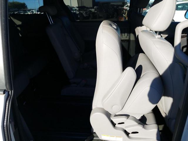 Photo 6 from auction – 2015 TOYOTA SIENNA XLE with VIN 5TDYK3DC7FS688863