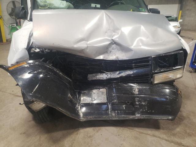 Photo 9 from auction – 2002 CHEVROLET ASTRO with VIN 1GCDM19X52B127409