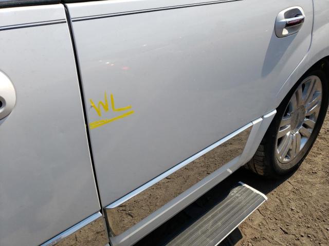 Photo 9 from auction – 2011 LINCOLN NAVIGATOR with VIN 5LMJJ2J56BEJ02800