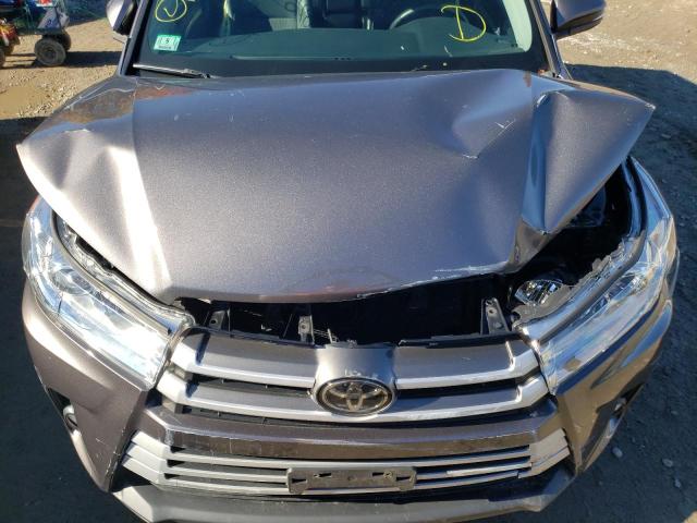 Photo 7 from auction – 2017 TOYOTA HIGHLANDER with VIN 5TDBZRFH8HS393142