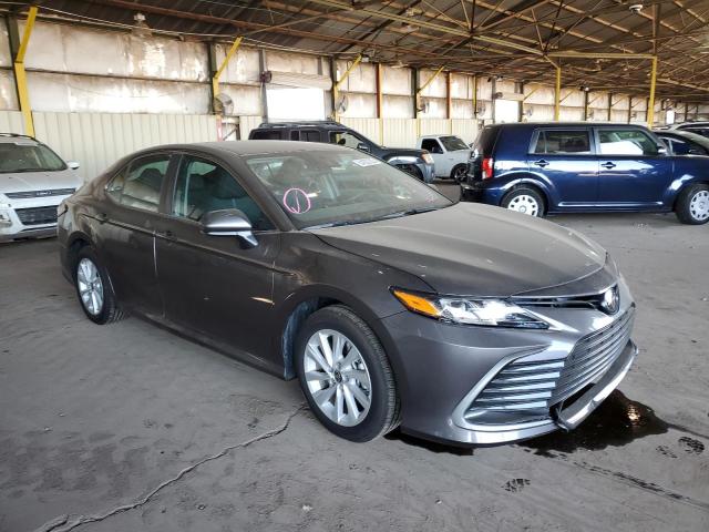 TOYOTA CAMRY LE 2022 with VIN 4T1C11AK2NU056436 - Photo from auction