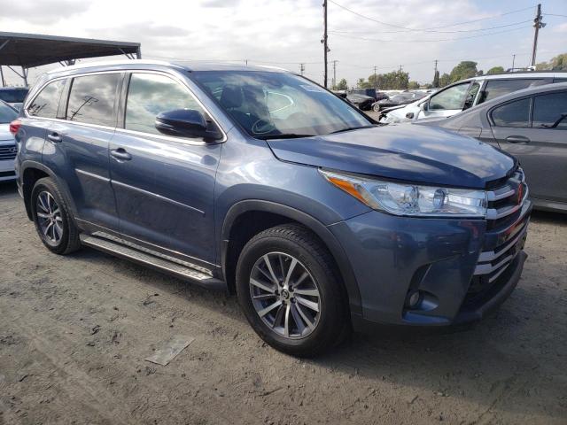 TOYOTA HIGHLANDER 2018 with VIN 5TDKZRFH8JS264033 - Photo from auction