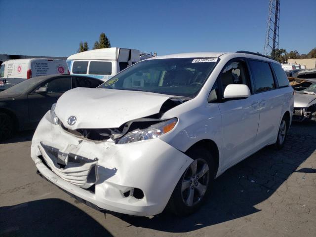 Photo 2 from auction – 2017 TOYOTA SIENNA LE with VIN 5TDKZ3DC2HS808721