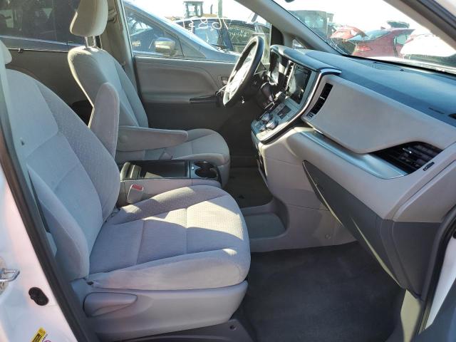 Photo 5 from auction – 2015 TOYOTA SIENNA LE with VIN 5TDKK3DC9FS561148