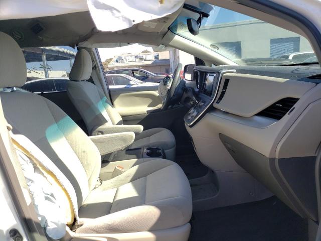 Photo 5 from auction – 2017 TOYOTA SIENNA LE with VIN 5TDKZ3DC2HS808721