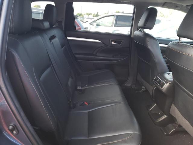 Photo 6 from auction – 2018 TOYOTA HIGHLANDER with VIN 5TDKZRFH8JS264033