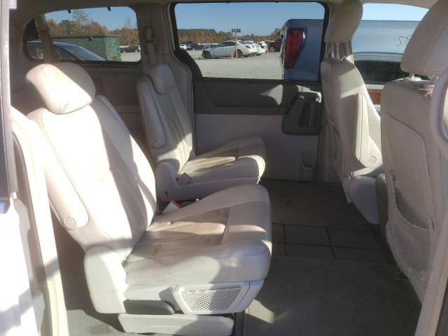 Photo 6 from auction – 2010 CHRYSLER TOWN & COU with VIN 2A4RR5D13AR178631