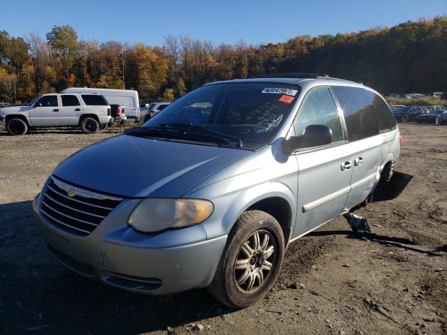 Photo 2 from auction – 2005 CHRYSLER TOWN & COU with VIN 2C4GP54L25R530107