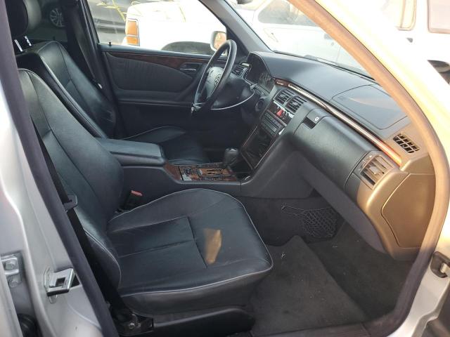 Photo 5 from auction – 2000 MERCEDES-BENZ E 430 with VIN WDBJF70J3YB050555